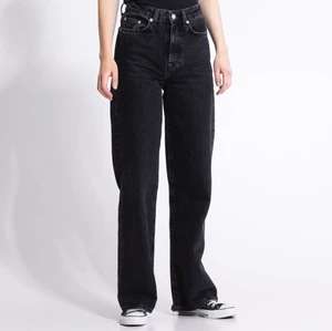Vida jeans  - Vida jeans från lager 157 i storlek S. Har klippt av dessa 5-6 cm, innerbenslängden är nu ca 75-76 cm. Säljer då de inte används och är förstora. Jag bär vanligtvis storlek xs och dessa är förstora i midjan och i längden. Säljer för 130kr. 