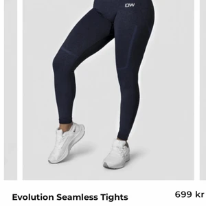Iciw träningstights - Jätte sköna tights som sitter på plats. bra skick och stretchiga. Mörkblå färg. Strl S/M. Har egna bilder också vid intresse .
