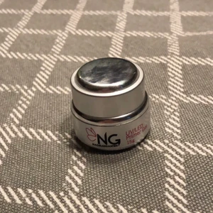 Gele - En uv/led primer gele 15 g som är oanvänd inte äns öppnad💗 från nagelgiganten