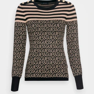 Guess tröja  - Nypris:949:- säljes: 500 använd 2-3 gånger 