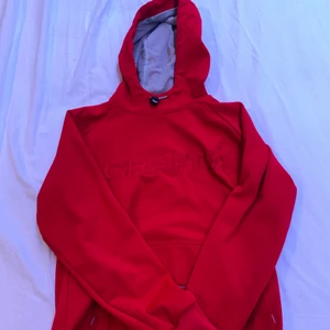Röd Craft hoodie - Mjuk insida, liten i storleken passar mig som har xs/s