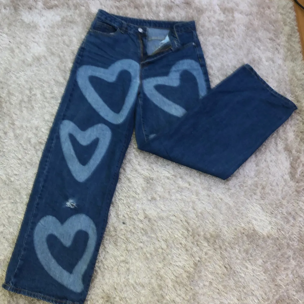 Storlek S, passar Xs-S Säljes pga för små i midjan! inte använda särskilt ofta 💗💗. Jeans & Byxor.