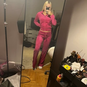 Mjukisset - Super mysigt mjukisset. Aldrig använd bara testad. Inga slitningar eller något.