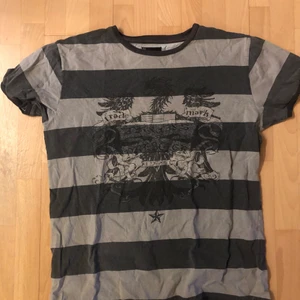 T shirt  - Cool t shirt med tryck! Köpare står för frakt.