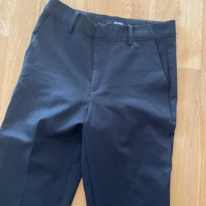 Kostymbyxor  - Skitsnygga kostymbyxor från bik bok. Använda ett fåtal gånger, väldigt fint skick 