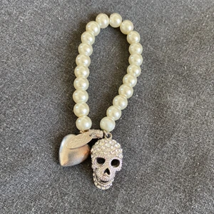 Armband.  - Armband säljs för 20 kr + frakt. 