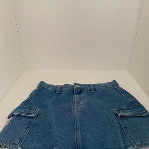 Blå kjol💙 - Blå jeanskjol från Pull & Bear  Aldrig använd och lappen sitter fortfarande kvar