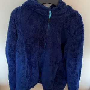 3 koftor - Den blåa 8-9 men den är så stor/oversize satt jag skulle säga att den passar en 13-15 även. Vit 8-9 svart 9-11