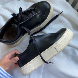 Eytys storlek 37 - Säljer mina Eytys, storlek 37, modellen heter doja! Perfekt skick, nypris 1800:-