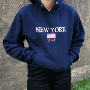 Vintage hoodie - Vintage Hoodie i storlek M. Kom gärna med bud i kommentarerna