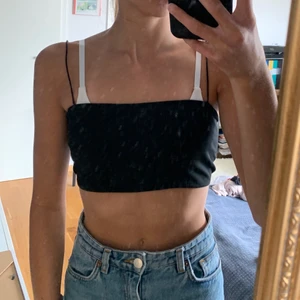 Svart magtröja - Säljer en svart magtröja ifrån ginatricot. Bara använt ett fåtal gånger därför är den i superbra skick!