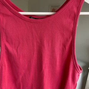 Zara linne - Säljer min super fina zara topp som är köpt här på plick, använd max 1 gång och det va för att testa. Storlek L men passar M med