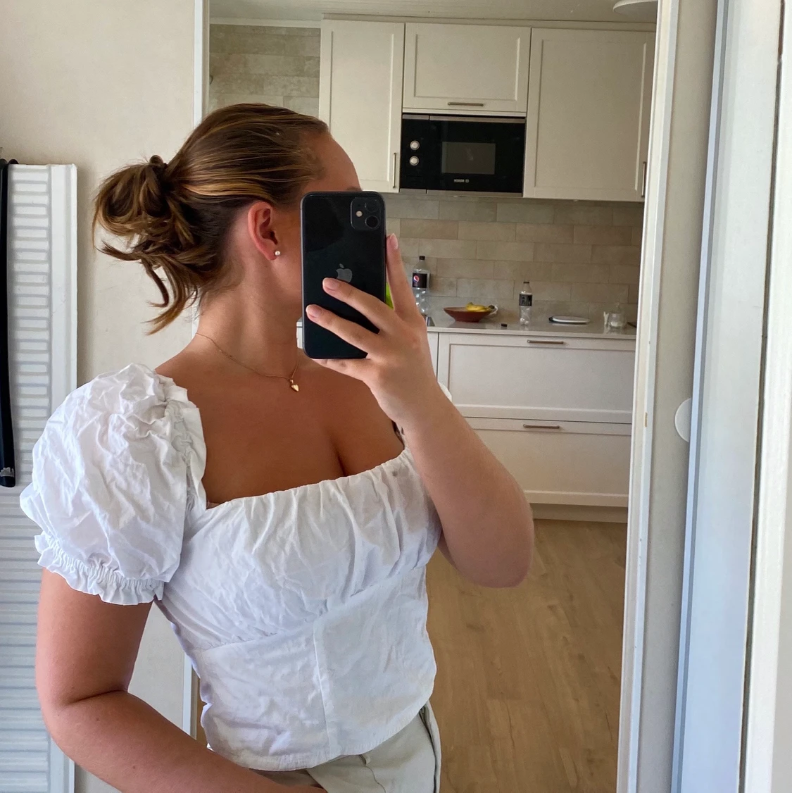 Vit blus i strl M - 90