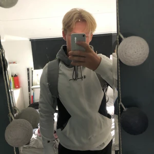 Champion hoodie - Säljer denna snygga Champion Hoodie, riktigt bra skick, storlek M 