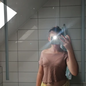 T-shirt - Beige, jätte skönt tyg, säljes pga rensar garderoben! Använd endast 2 gånger😳