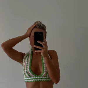 Virkad topp  - Älskar denna gulliga virkade toppen i glada färger 💘