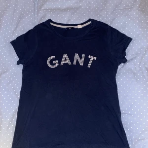 Gant T-shirt - Strl M, sparsamt använd