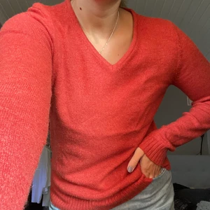 Stickad tröja - Mjuk stickad tröja från Vila, sparsamt använd. Skriv privat för fler bilder😊