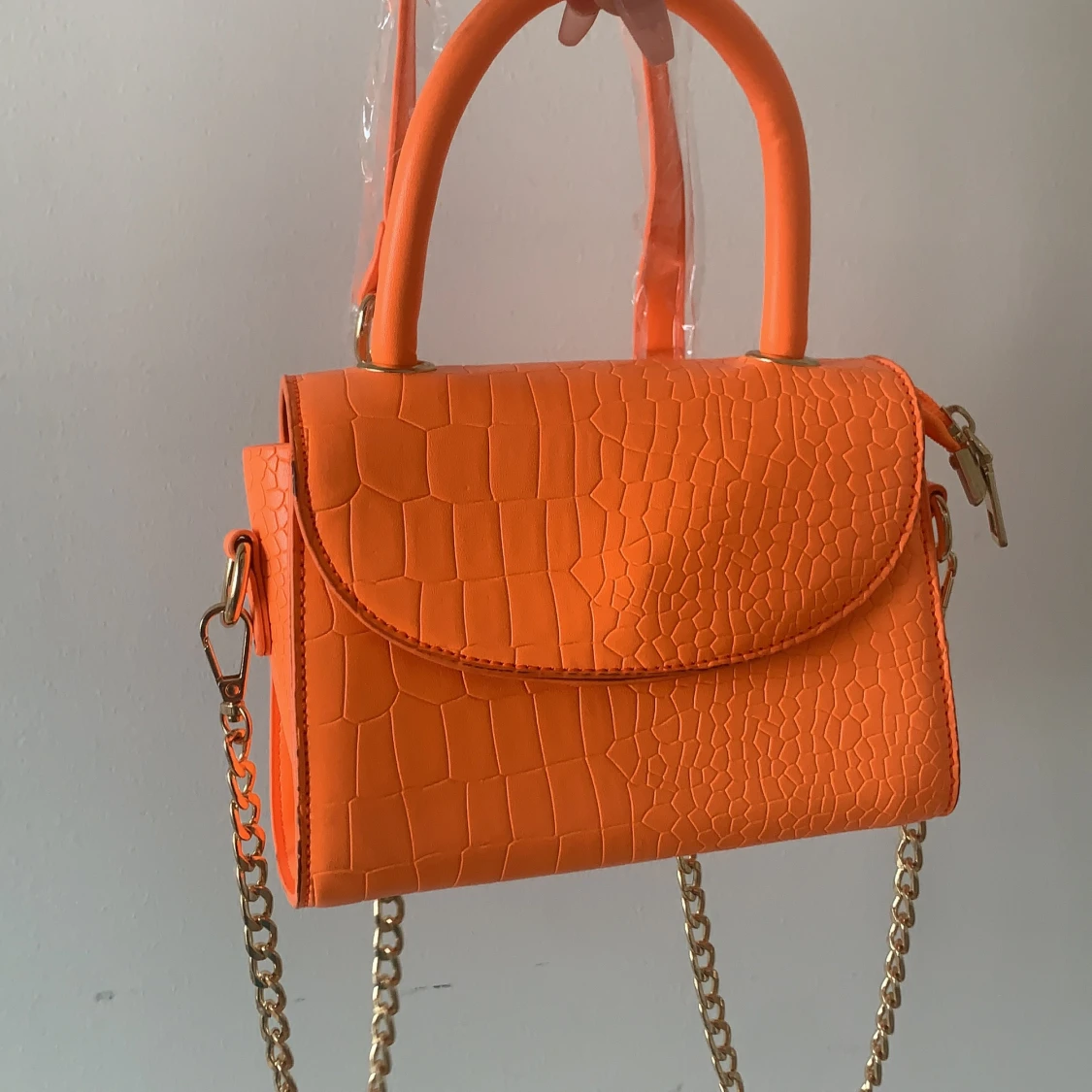 Axelväska med avtagbar chain