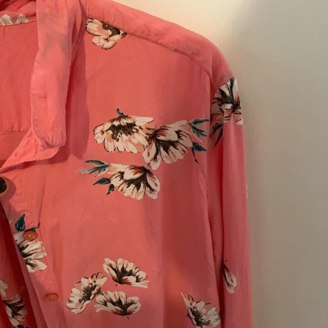 Skjorta med blommor - 28