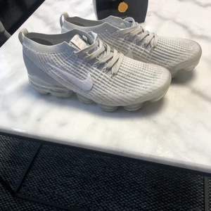 Nike vaper Max  - Nike vaper Max st 43,  bra skick men inte helt vita, säljer idag för 800 kr, ordinarie pris 2200 kr