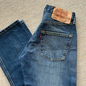 Levis 501 - Säljer dessa vintage 501or då de tyvärr är för små för mig😢 Jättefint skick! W26 l30, men ganska små i storleken då de är vintage! 