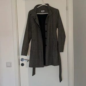 Kappa only - Rutig kappa från Only i fint skick