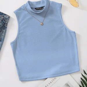 Söt topp - Säljer denna söta toppen då den var förstor för mig. Endast testad och därför helt i nyskick!