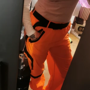 CARGO AKTIGT  - Tänkte kolla om det kan finnas något intresse i dessa cargo aktiga byxorna, om det finns något intresse så är det bud som gäller! 