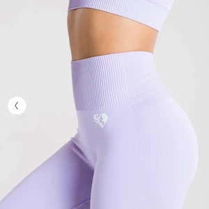 lila tights - säljer dessa träningstights från women’s best i en superfin lila färg✨🥺 endast använda ett fåtal gånger så är i jättebra skick💞 slutsålda på hemsidan!!!!