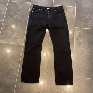 Levi’s Straight leg - Säljer dessa jeans som är i storlek 30/30 och är i bra skick, knappt använda. De har bra passform. Priset är exklusive frakt. 