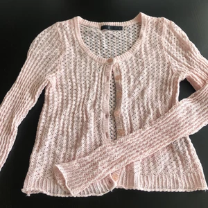 Virkad kofta från Åhlens - Superfin, virkad kofta från Åhlens. Frakt tillkommer. Skriv till mig privat om du är intresserad :)