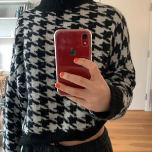 Stickad tröja i storlek M - Säljer denna sköna och varma tröjan från hm i storlek M. Den är snygg, i bra skick ock funkar till nästan allt. Säljer för 120kr+frakt, hör av er vid intresse💖