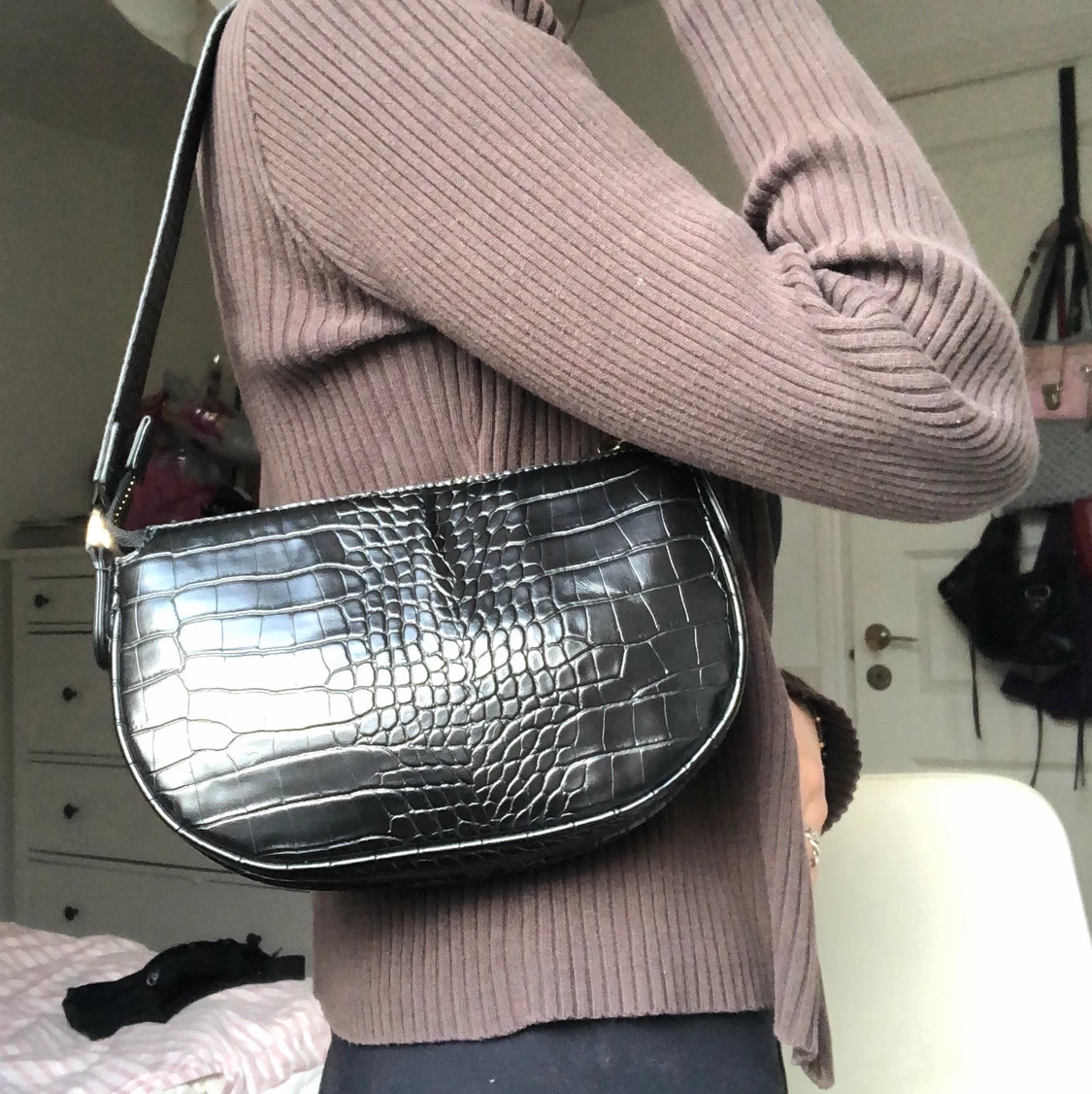 Mini bag svart ”krokodilskinn” - 91