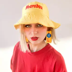 Marabou bucket hat - gul och röd - satin - storlek 57cm max 