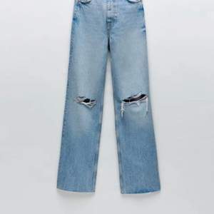 Säljer mina zara jeans som inte längre finns kvar på hemsidan. Har använts sparsamt💗