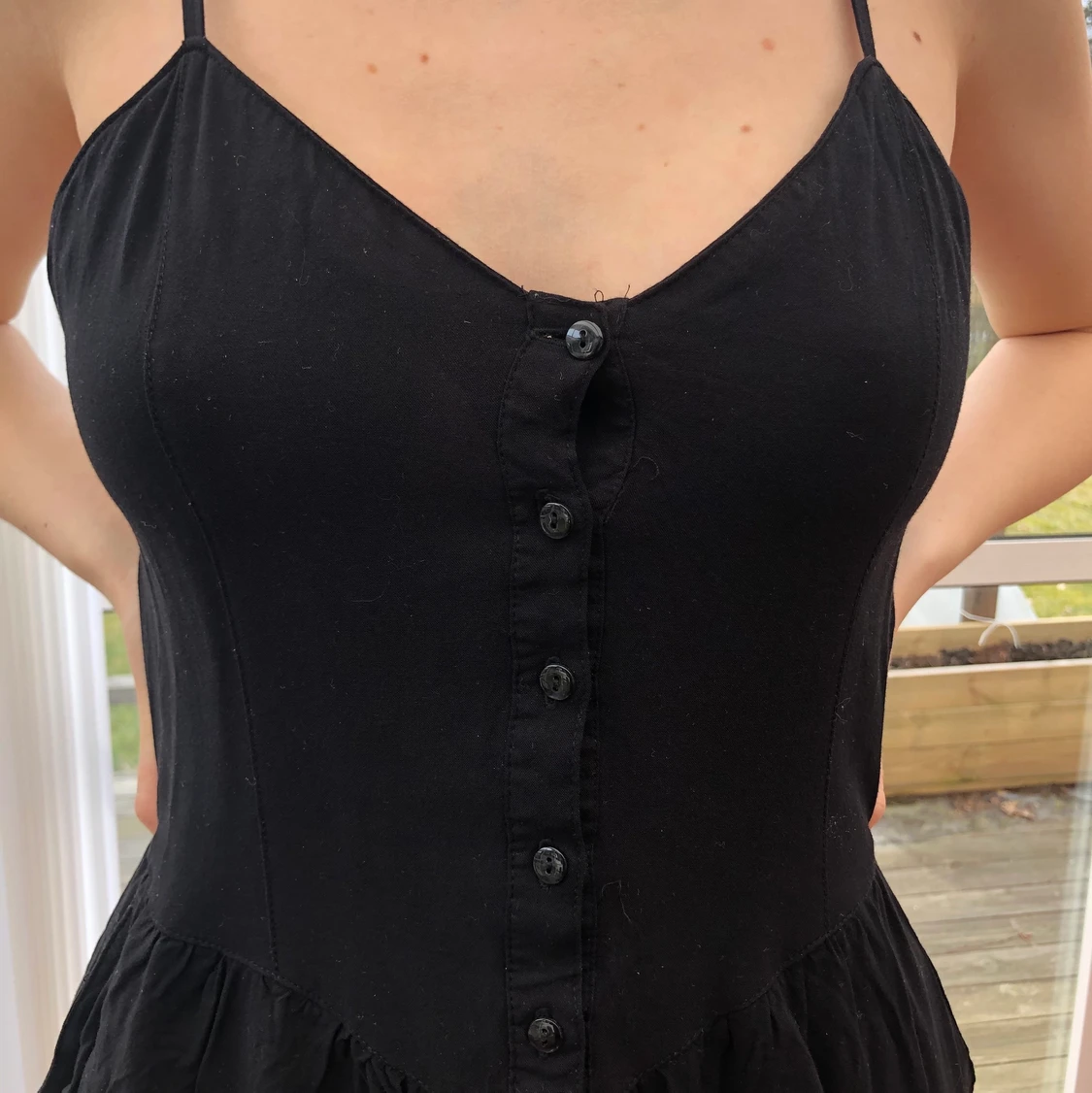 Fin svart klänning från H&M - 90