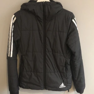 Adidas jacka - En helt vanlig adidas jacka som används några gånger