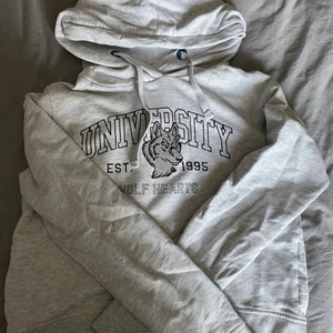 Hoodie  - En superskön hoodie från only som tyvärr inte kommer till användning, annars är den superfin och jätteskön!💓