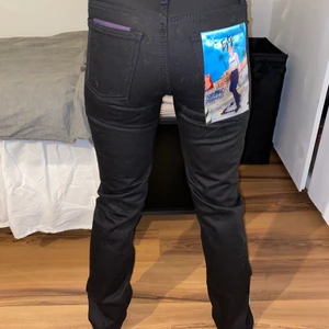 Eytys jeans - Svarta Eytys Cypress jeans. De sitter tajt runt rumpan. De är egentligen storlek 25/34 men de sitter som 23/34. Helt oanvända! Nypris: 1799kr 