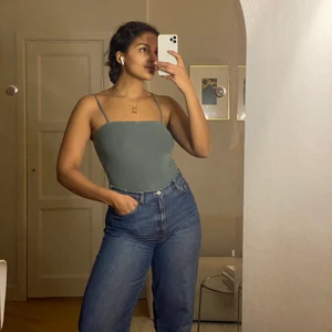 Body från H&M storlek 38 - Skickas endast -köparen står för frakt.  För referens är min längd 174 cm.