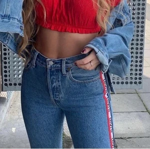 Levis jeans 501 - Levis jeans i 501 modell, w27/L26 i väldigt bra skick. Jag är 165 för referens 💖 