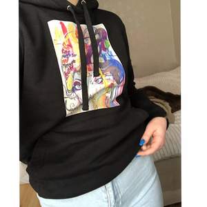 ”Painted Woman” hoodie från The Cool Elephant, nypris ca 600 kr🖤