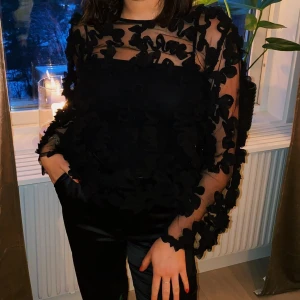 BLUS FRÅN GINA TRICOT  - Blus från Gina, XS. Aldrig använd 