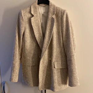 Kavaj - Använd 1 gång. Skönt material