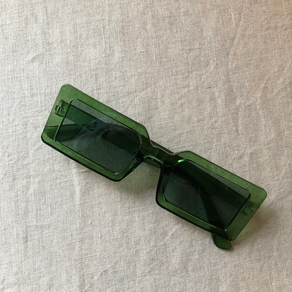 Supertrendiga solglasögon från Shein. Aldrig använda. Första bilden är min, den andra är lånad ☘️☘️. Accessoarer.