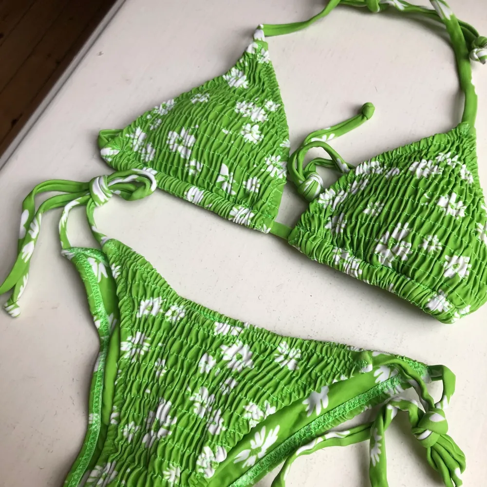 Köpte flera bikinis från BG Berlin girls (handsydda och mina drömbikinis), men ingen passa:( så säljer allihoppa!❤️ Nederdel XS och skulle uppskatta kupan till A! Varje sätt kostade 300kr på rean och 550kr vanligt! Den är ny med trosskydd kvar💋. Toppar.