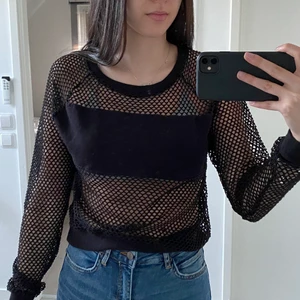 Tröja  - Storlek S, använd ett fåtal gånger. Men ingen aning vart den är från.