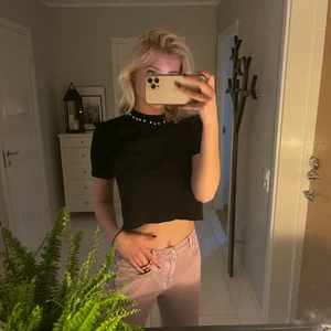 Zara topp - Topp från zara som är lite tjockare material, typ stickat. Så fin men kommer inte till användning längre🙁