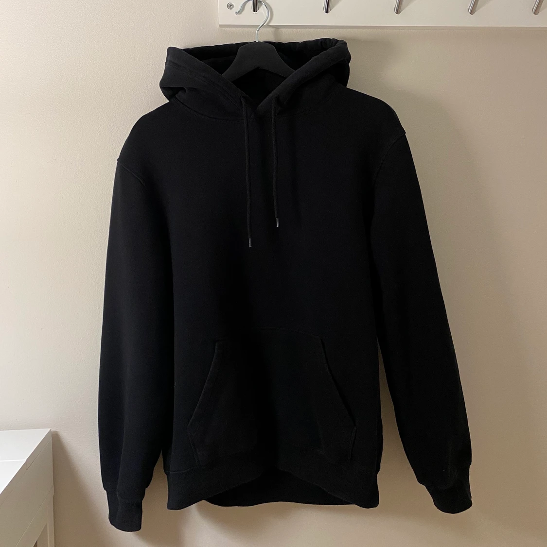 Svart hoodie